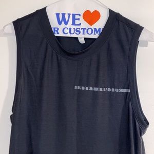Womens under armour shirt sleeveless size medium